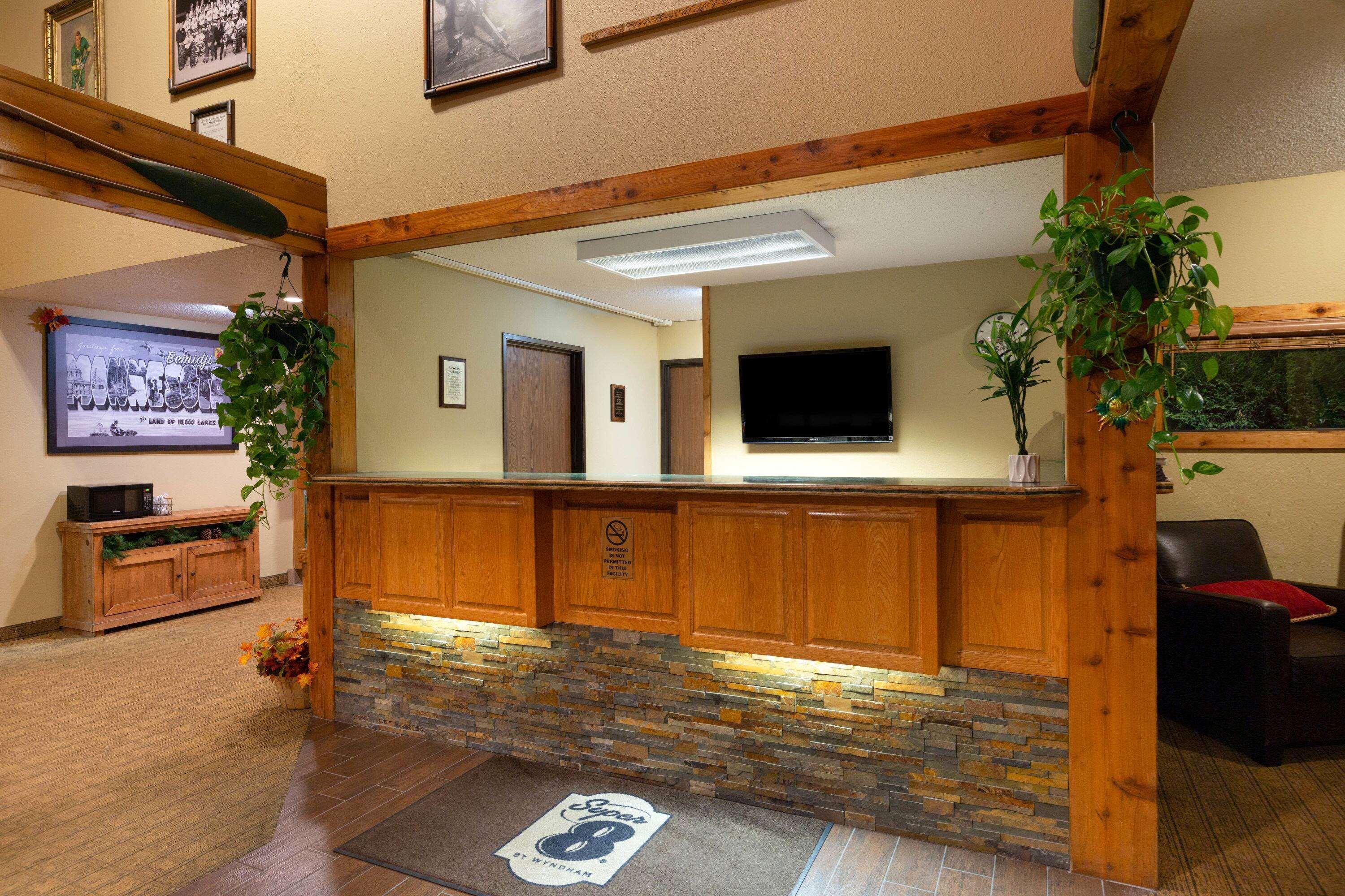 Super 8 by Wyndham Bemidji MN Hotel Eksteriør billede